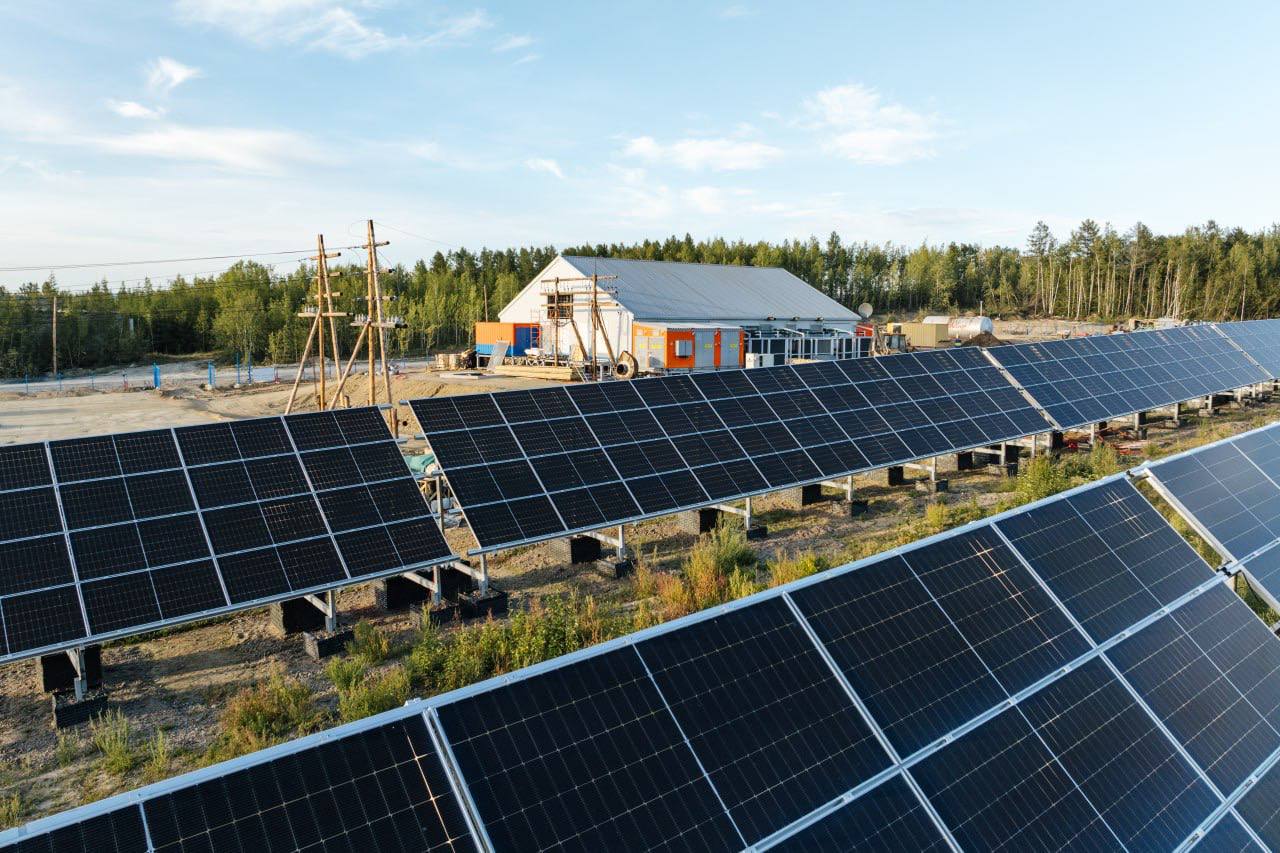 ГК «Хевел» построила автоматизированный гибридный энергокомплекс мощностью 8,3 МВт для поселка Сангар в Якутии